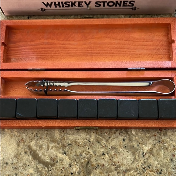 Top Bear Whiskey Stones Set with Tong - Picture 2 of 4